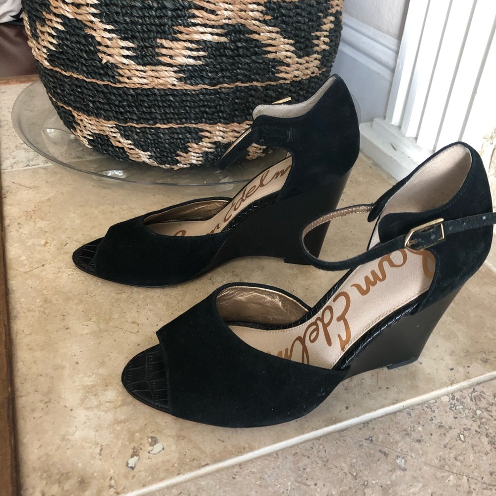 San Edelman Black Wedges
